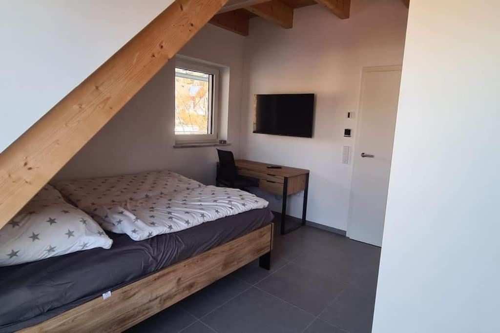 Moderne Ferienunterkunft/Wohnung Burgthann Экстерьер фото