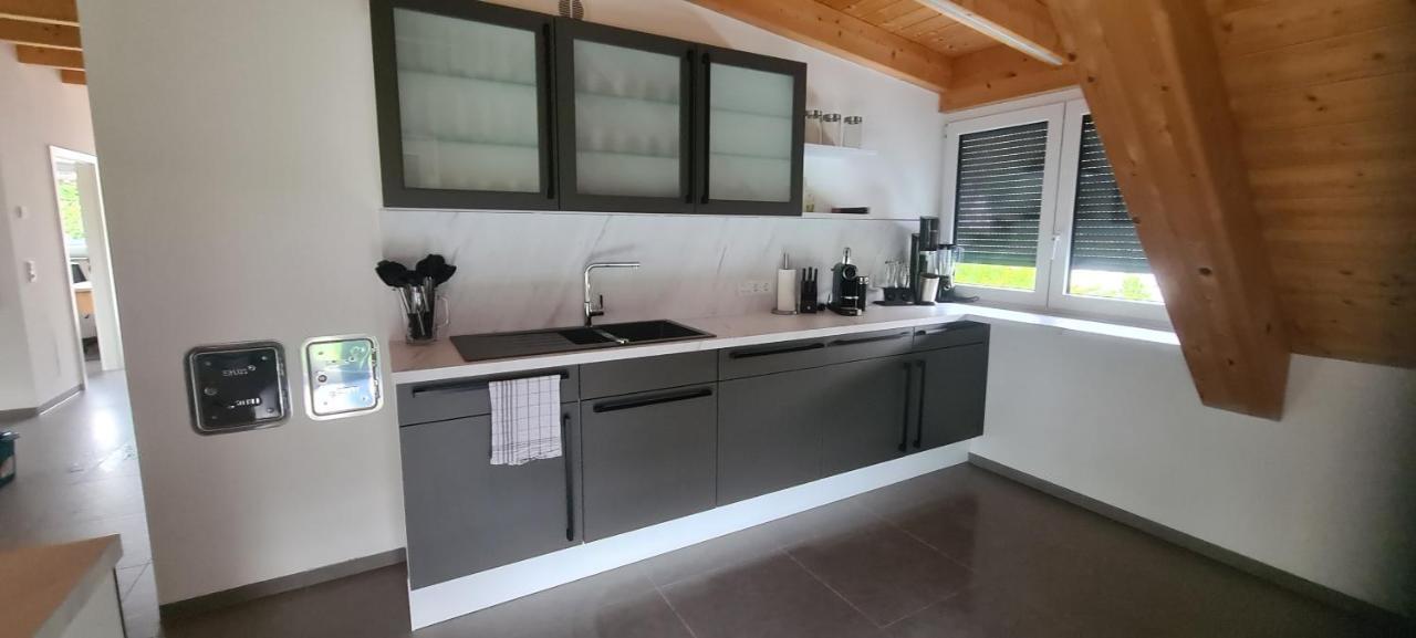Moderne Ferienunterkunft/Wohnung Burgthann Экстерьер фото
