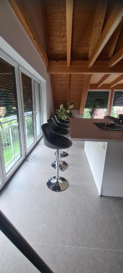 Moderne Ferienunterkunft/Wohnung Burgthann Экстерьер фото